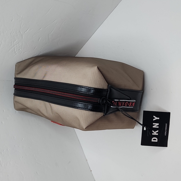 DKNY TOILETRY TRAVEL BAG - Picture 4 of 13